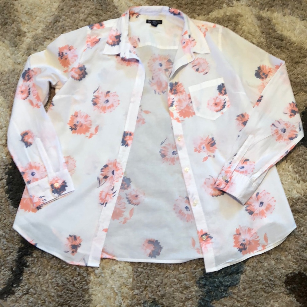 💥3/$15 Gap floral blouse